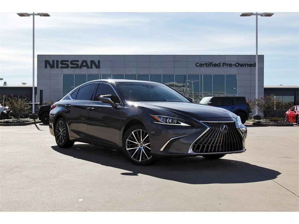 2022 Lexus ES 350's photo