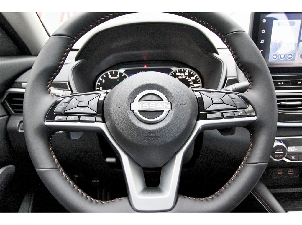 2025 Nissan Altima SR photo 12
