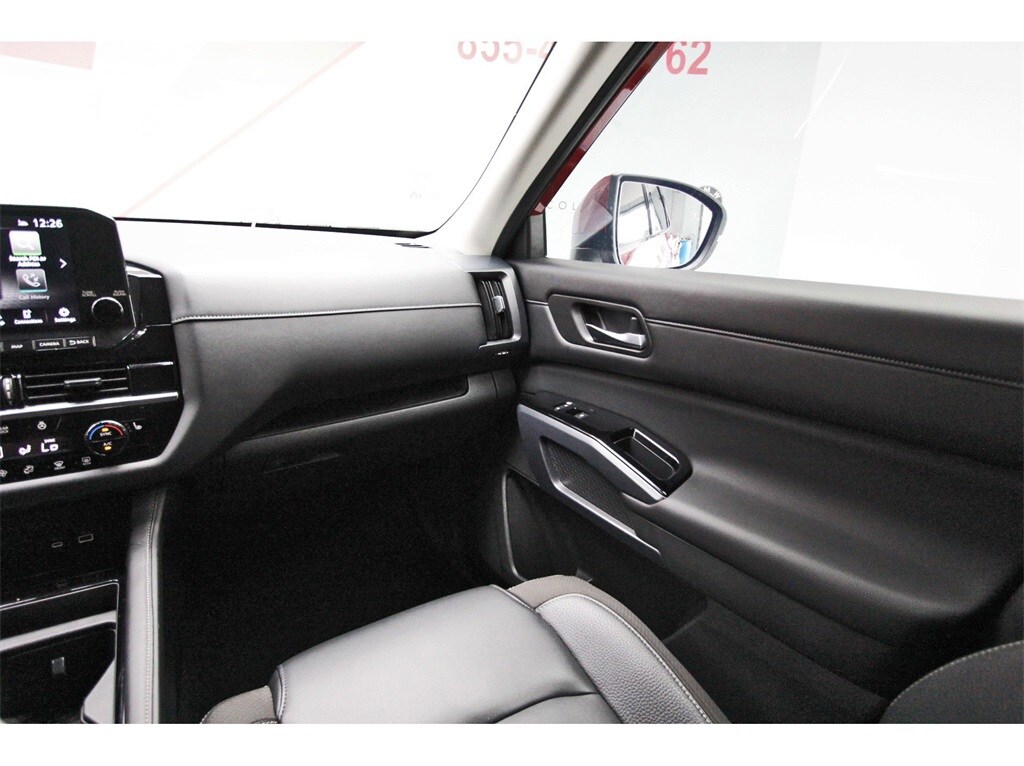 2023 Nissan Pathfinder SL photo 9