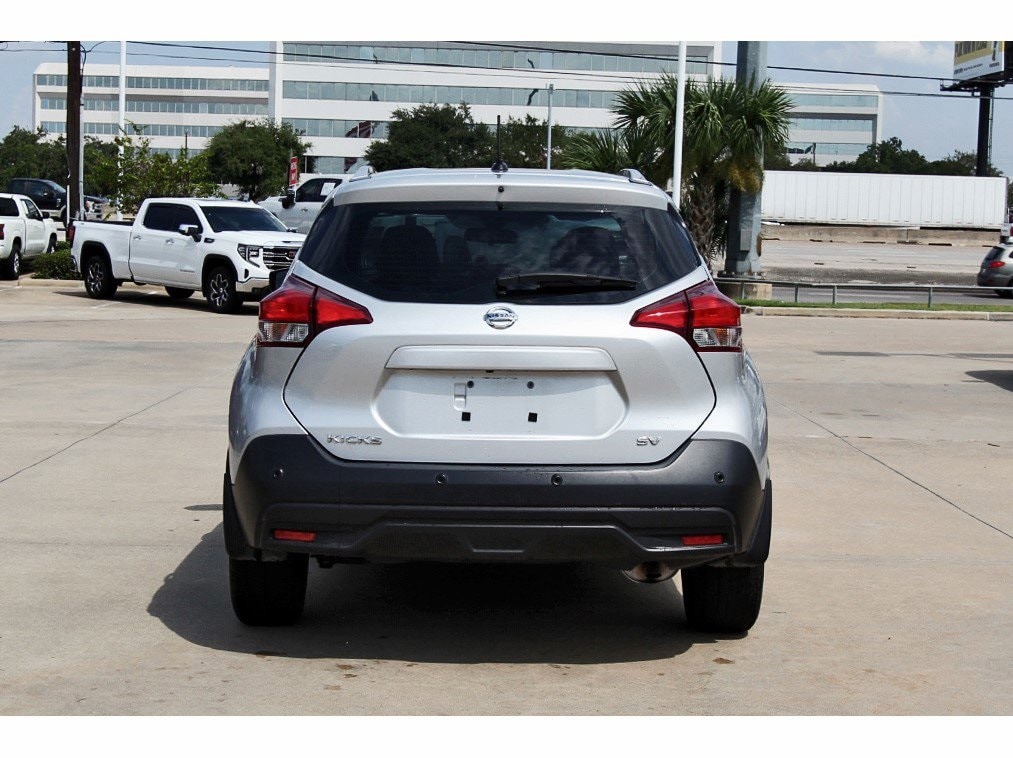 2020 Nissan Kicks SV photo 3