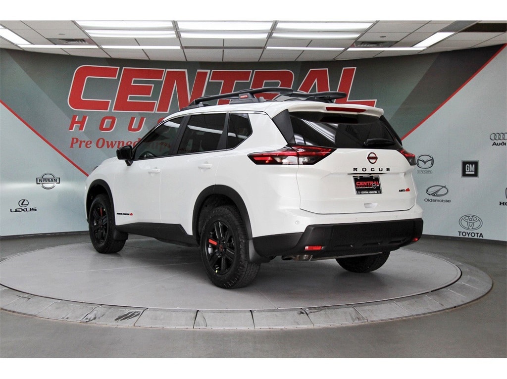 2026 Nissan Rogue SV photo 2