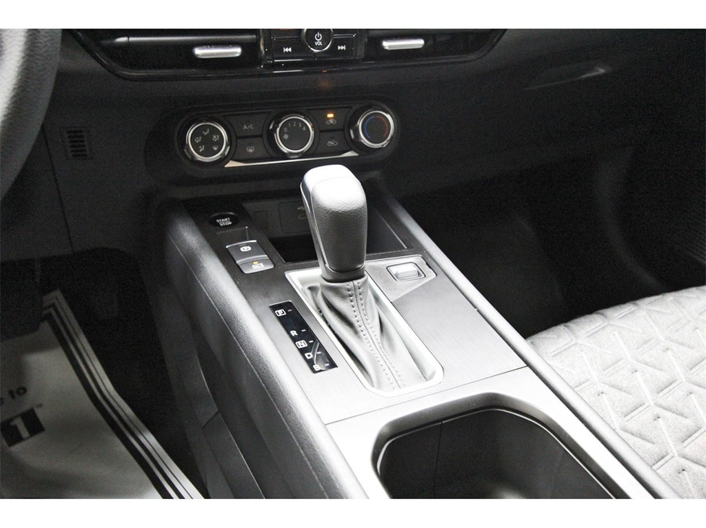 2025 Nissan Kicks SV photo 17