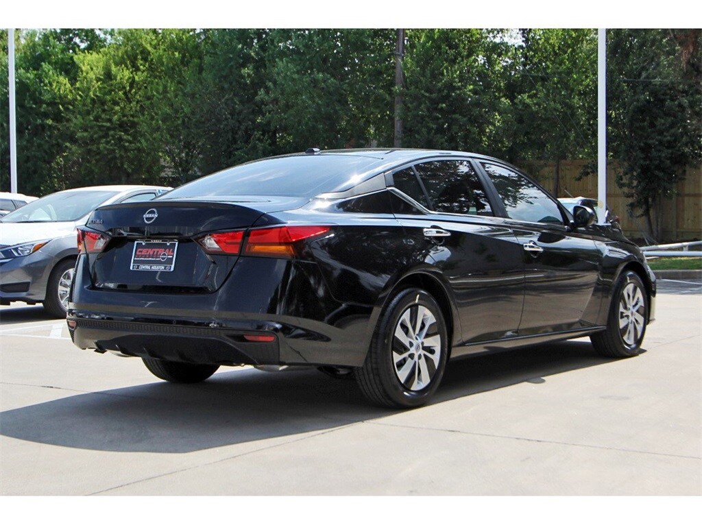 2025 Nissan Altima S photo 4