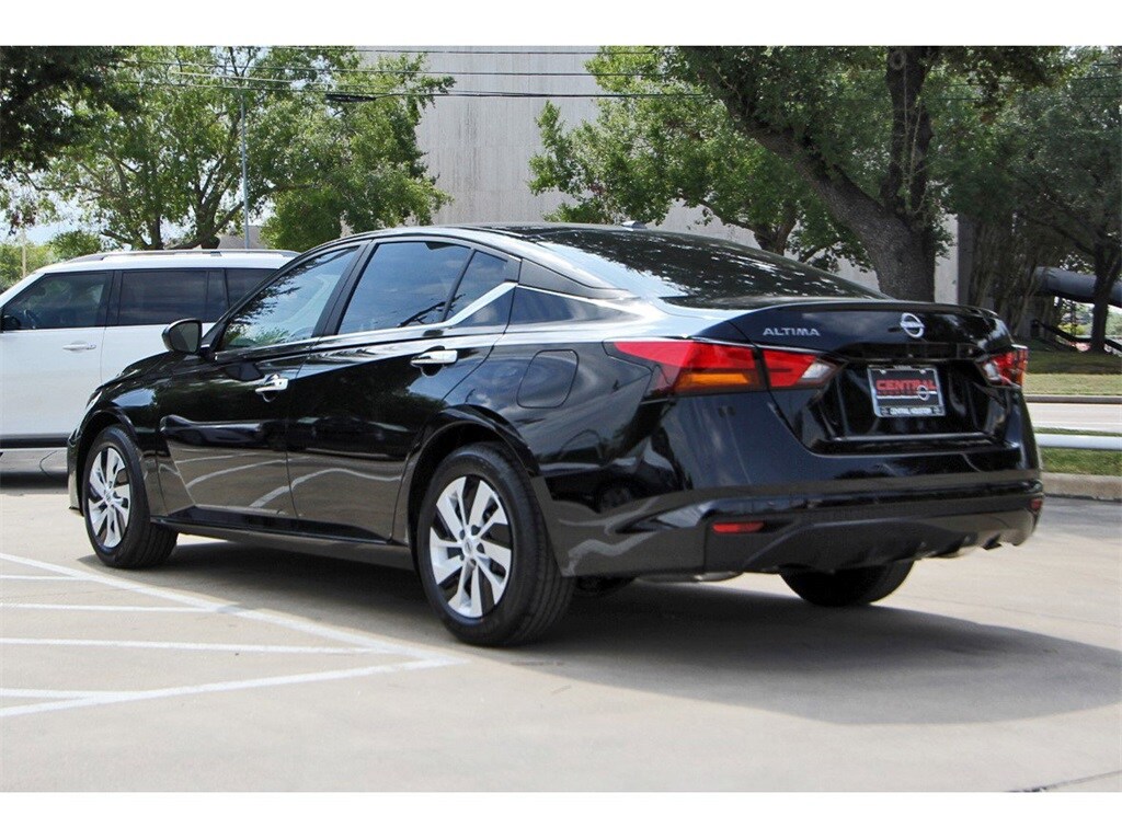 2025 Nissan Altima S photo 3