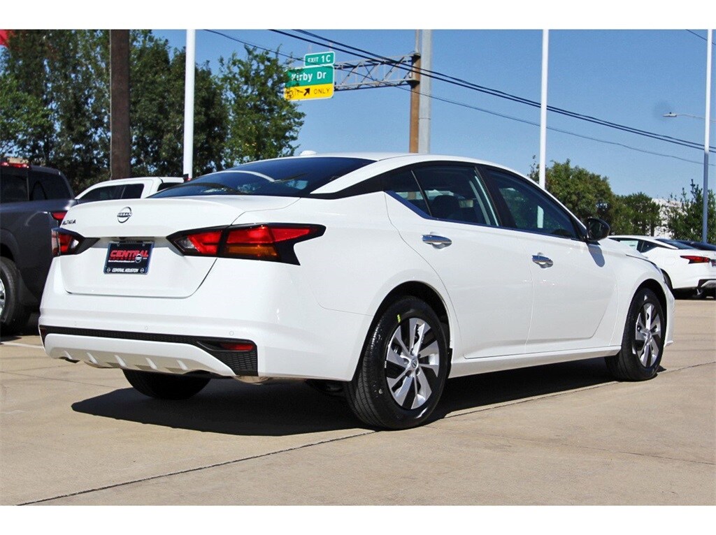 2025 Nissan Altima S photo 4