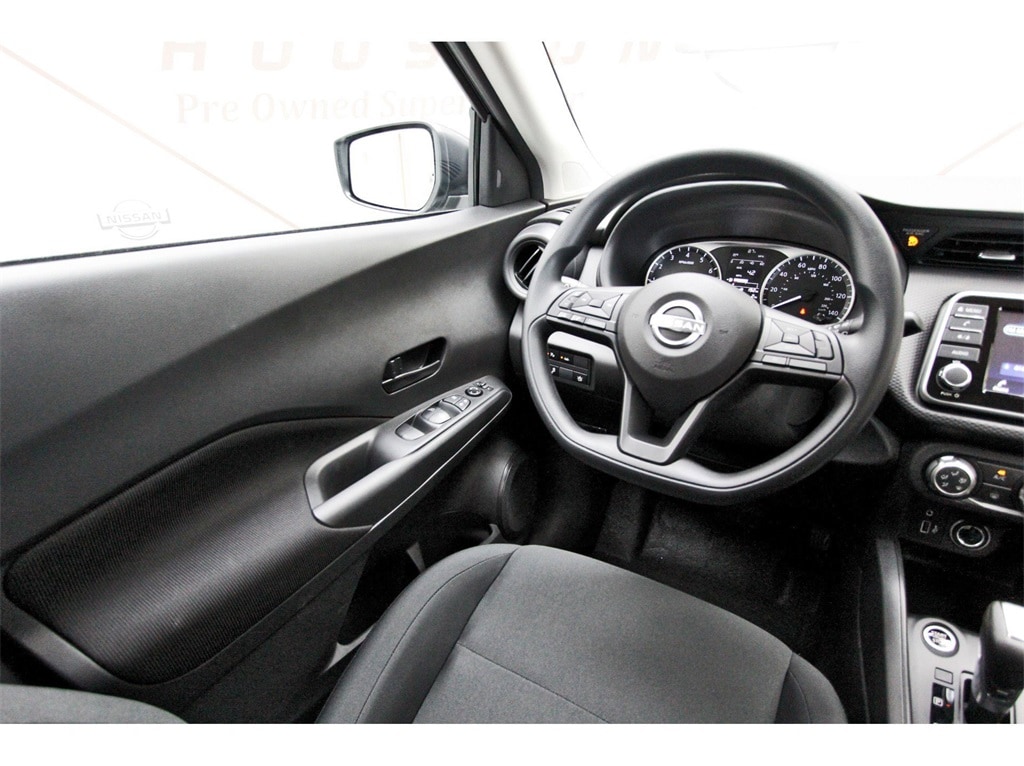 2025 Nissan Kicks Play S photo 2