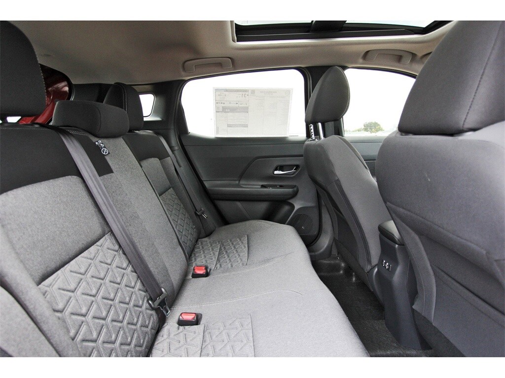 2025 Nissan Kicks SV photo 9