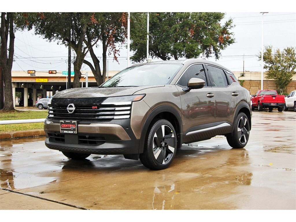 2025 Nissan Kicks SR photo 2