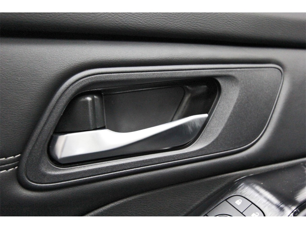 2025 Nissan Rogue SV photo 13