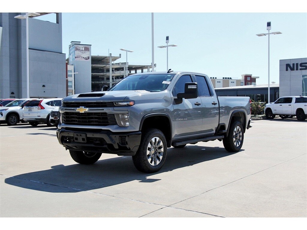 2025 Chevrolet Silverado 2500HD Custom photo 2