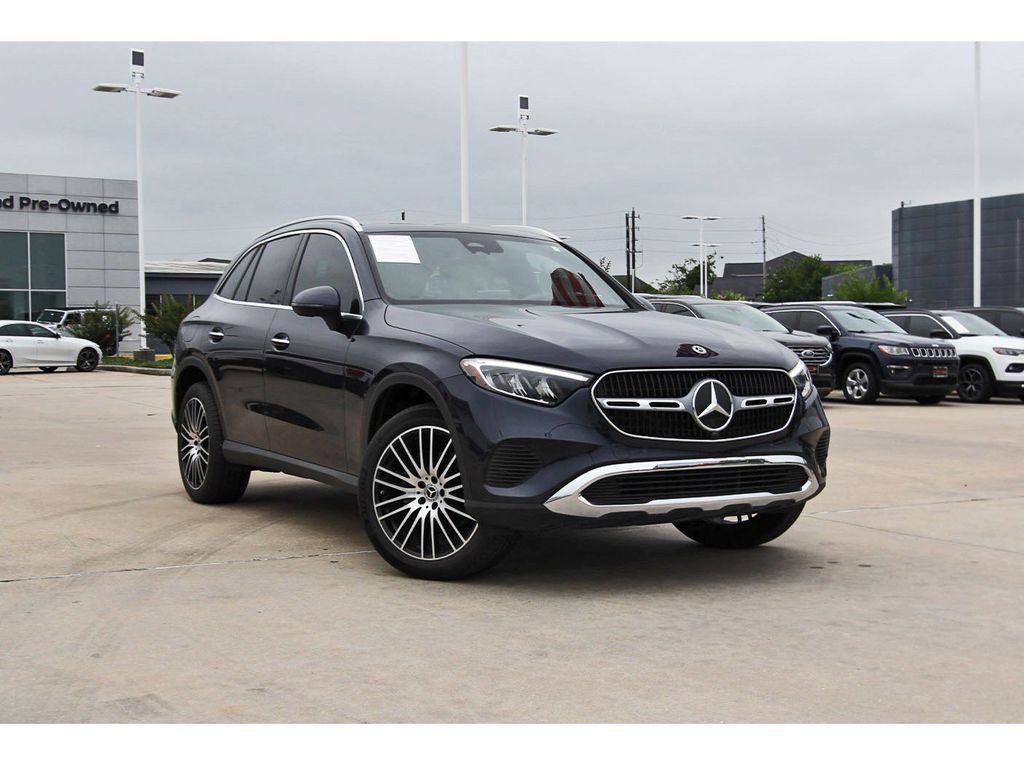 2024 Mercedes-Benz GLC GLC 300's photo