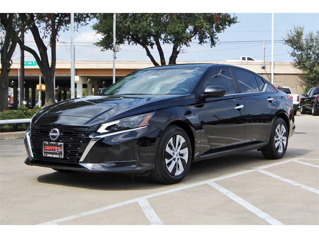 2025 Nissan Altima S photo 2