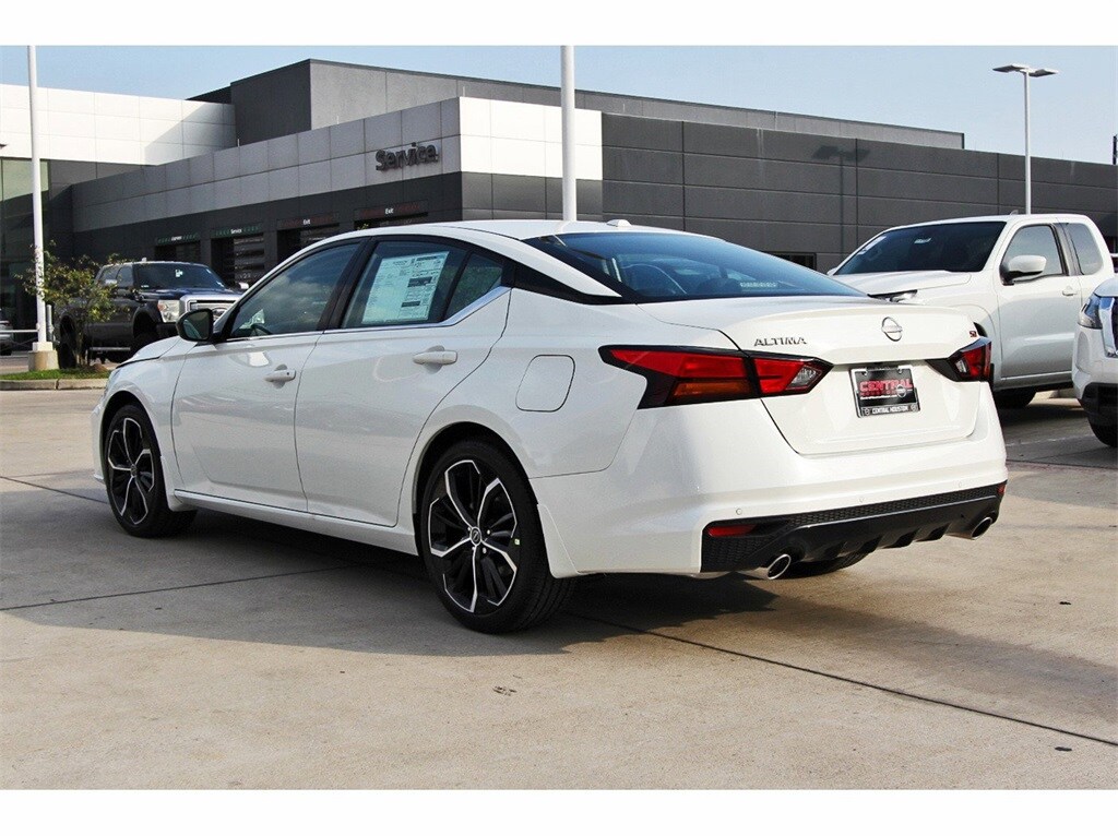 2025 Nissan Altima SR photo 5