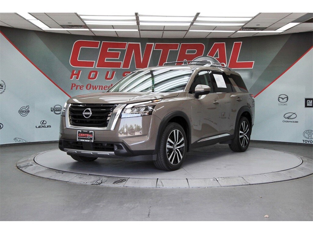 2024 Nissan Pathfinder Platinum photo 2