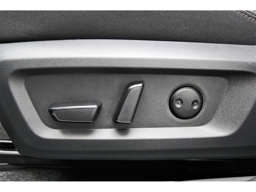 2026 Nissan Rogue SV photo 18