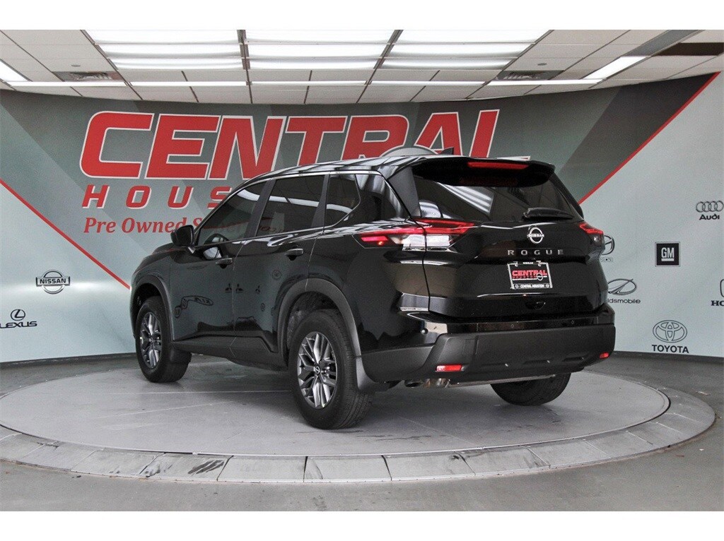 2026 Nissan Rogue S photo 4