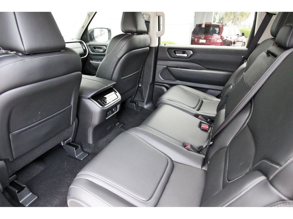 2026 Nissan Armada SV - Photo 12