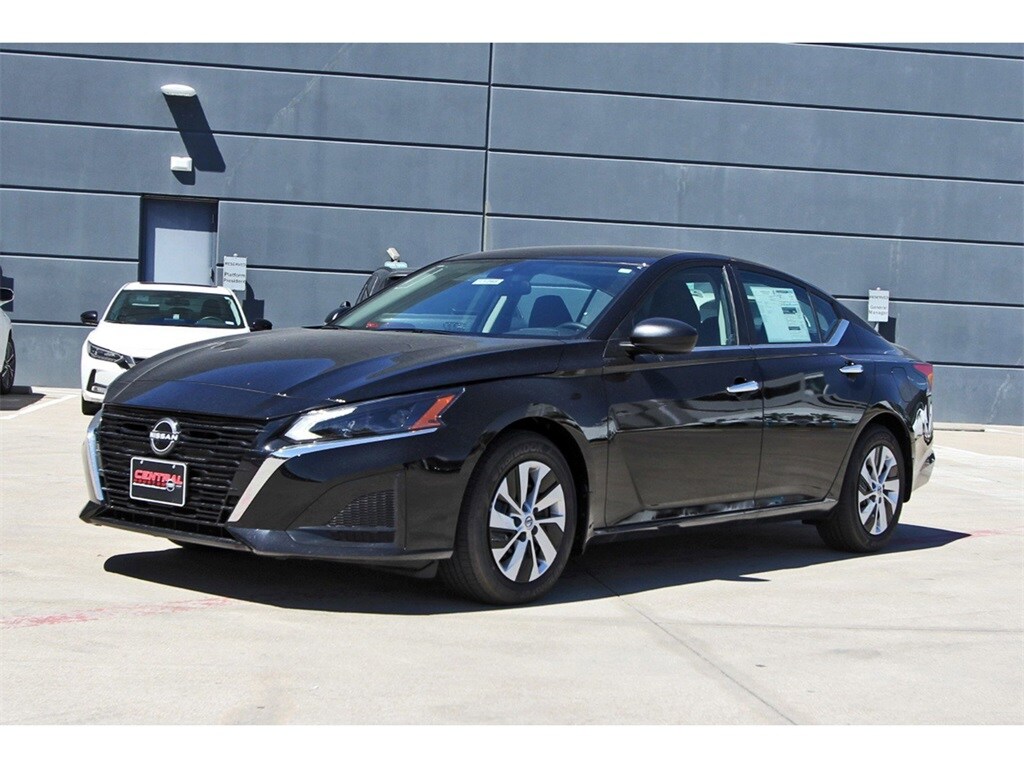 2025 Nissan Altima S photo 2