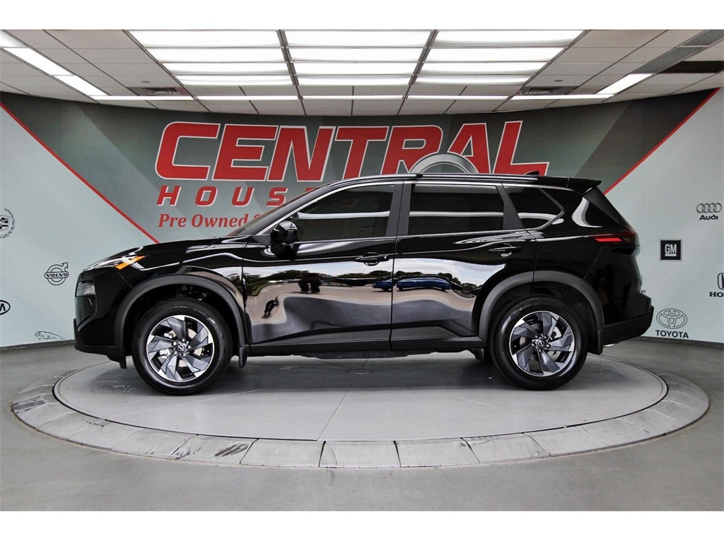 2026 Nissan Rogue SV photo 2