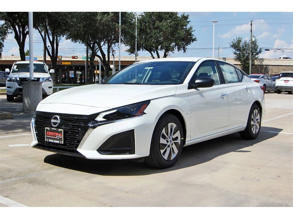 2025 Nissan Altima S photo 2