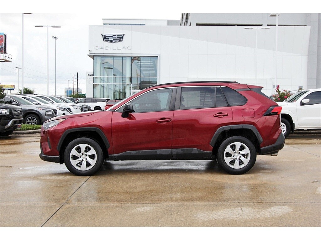 2020 Toyota RAV4 LE photo 3