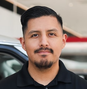 Staff member Yibran Mendez from ID_8af54d4ddcef