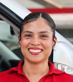 Staff member Karaliz Rozonino from ID_85968306f7fe