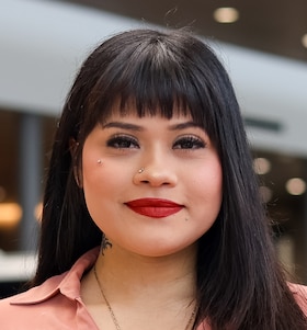 Staff member Liz Espinal from ID_d32e2a963c59
