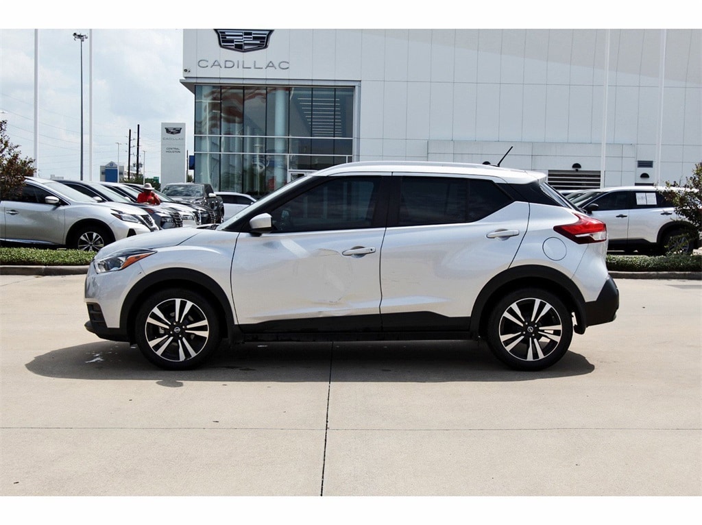 2020 Nissan Kicks SV photo 2