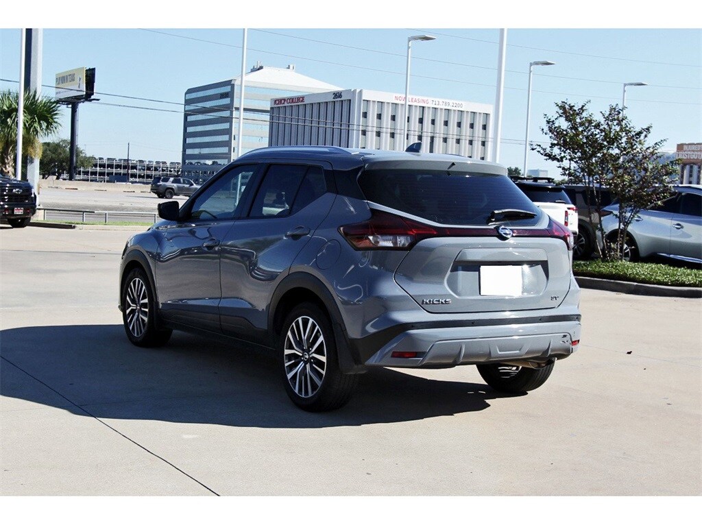 2021 Nissan Kicks SV photo 2