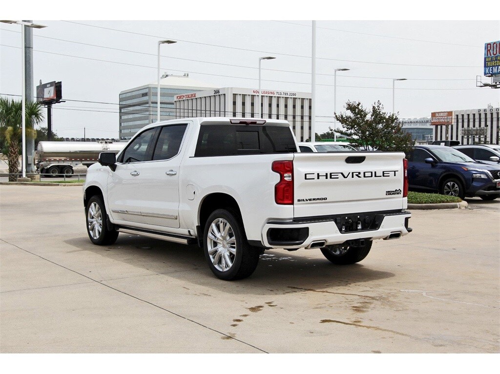 2023 Chevrolet Silverado 1500 High Country photo 4