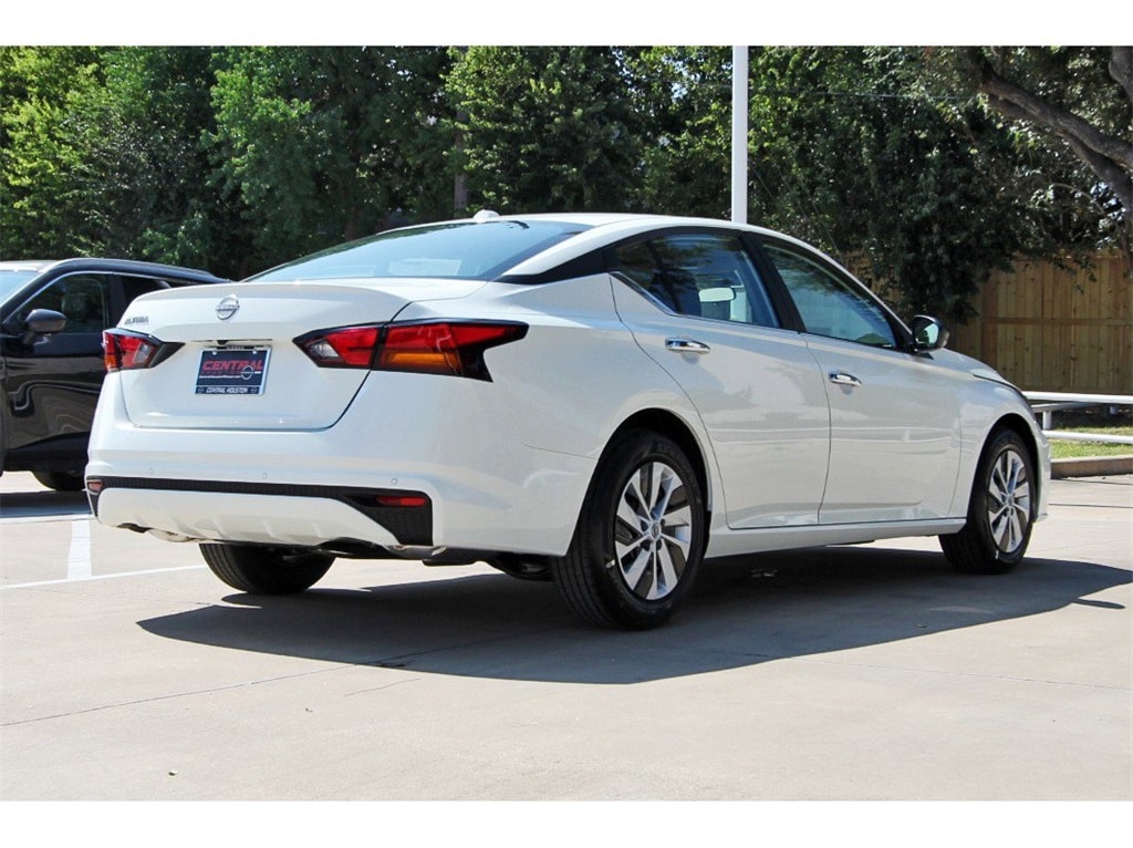 2025 Nissan Altima S photo 4