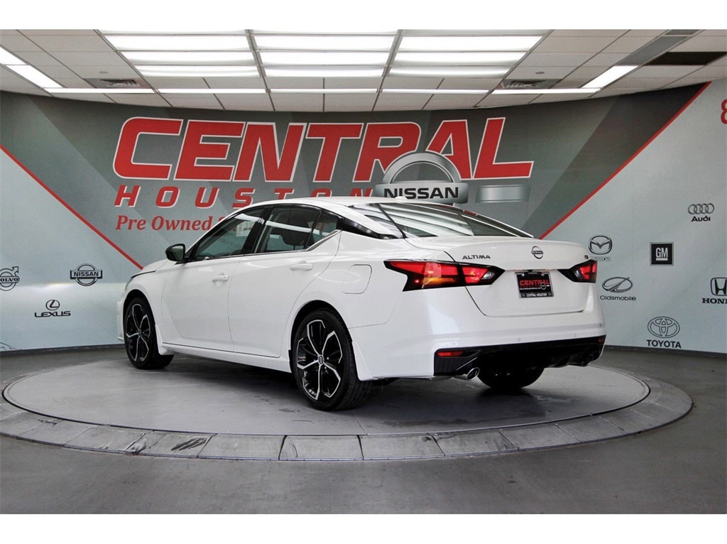 2025 Nissan Altima SR photo 5