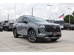 2026 Nissan Pathfinder Platinum SUV