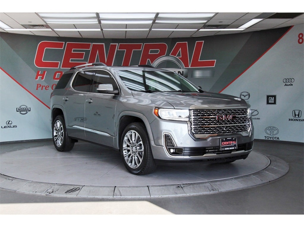 2023 GMC Acadia Denali's photo