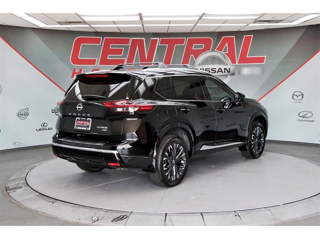 2026 Nissan Rogue Platinum photo 4
