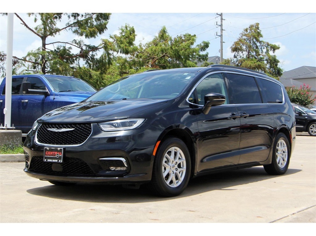 Used 2022 Chrysler Pacifica Touring L with VIN 2C4RC1BG2NR153278 for sale in Houston, TX