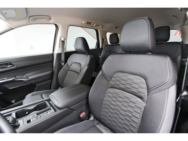 2025 Nissan Pathfinder S - Photo 24