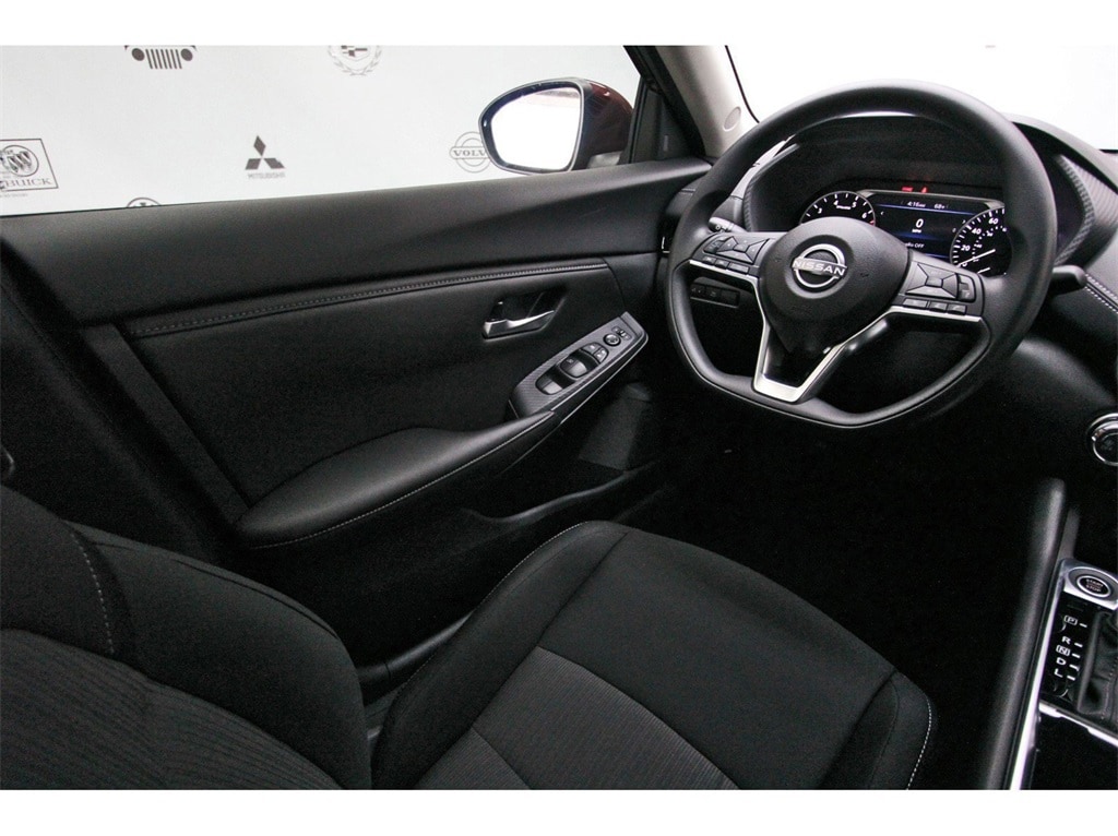 2025 Nissan Sentra SV photo 7