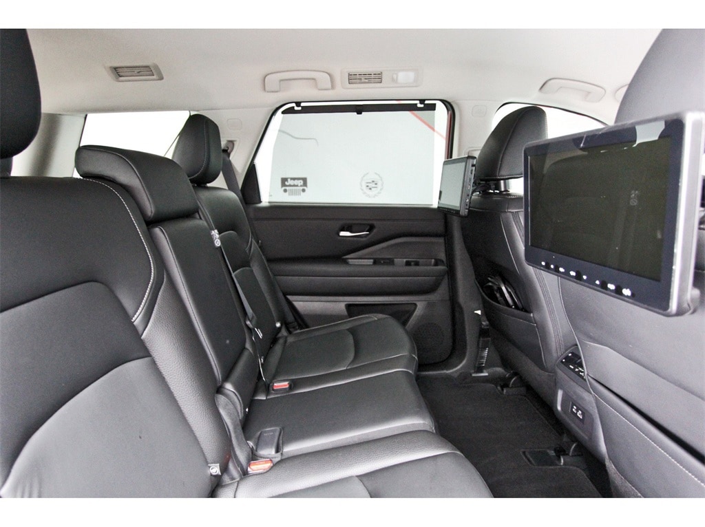 2023 Nissan Pathfinder SL photo 10