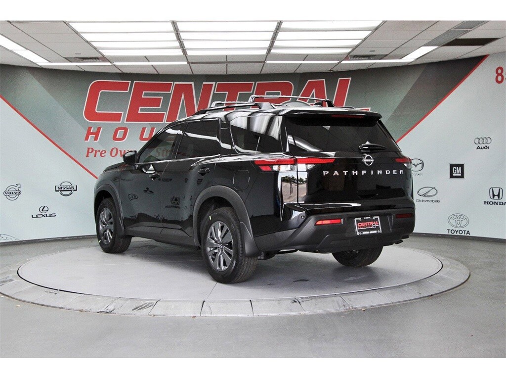 2025 Nissan Pathfinder SV photo 3