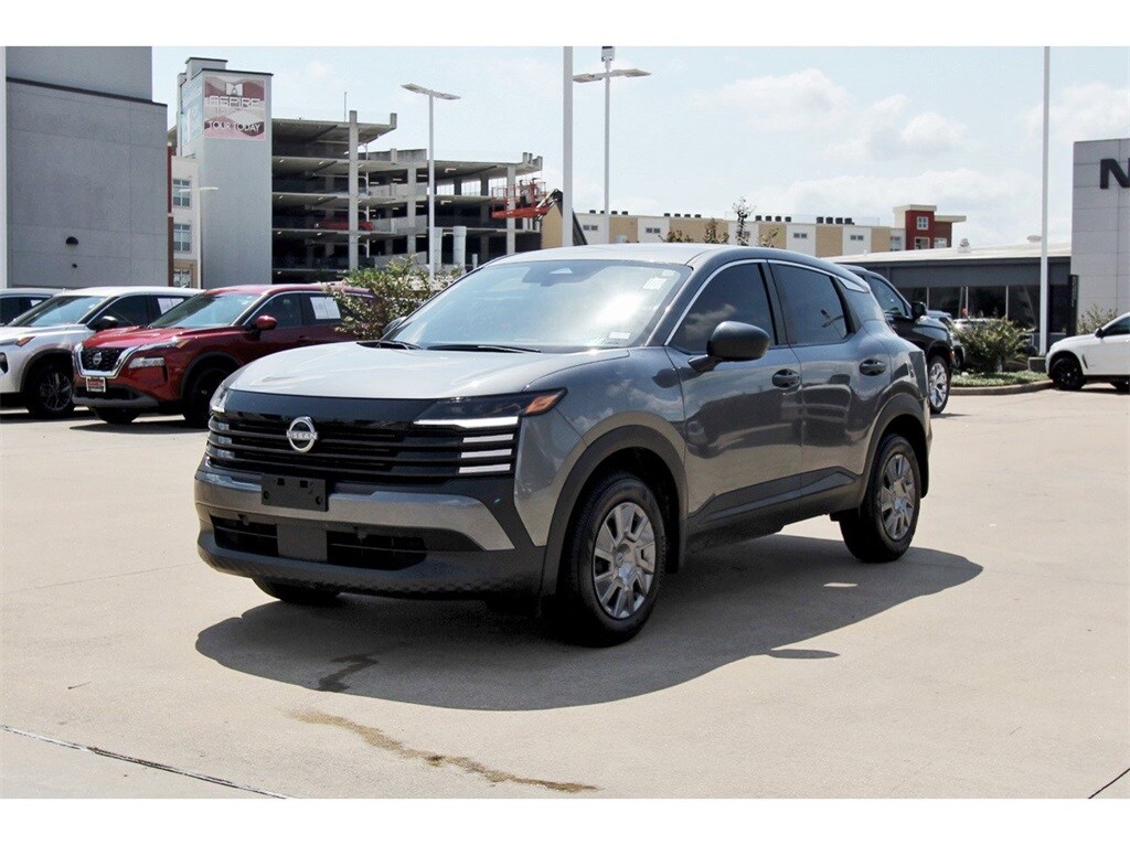 2025 Nissan Kicks S photo 2