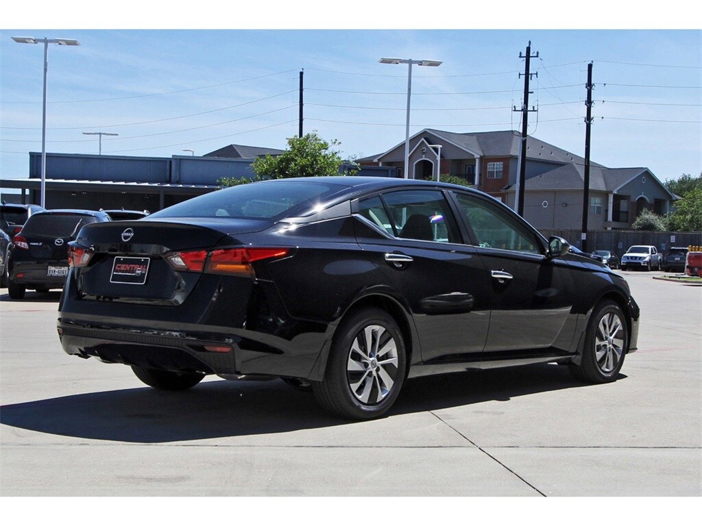 2025 Nissan Altima S photo 4