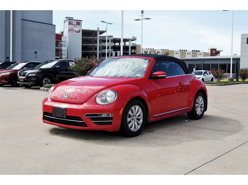 Used 2018 Volkswagen Beetle S with VIN 3VW5DAAT2JM515294 for sale in Houston, TX