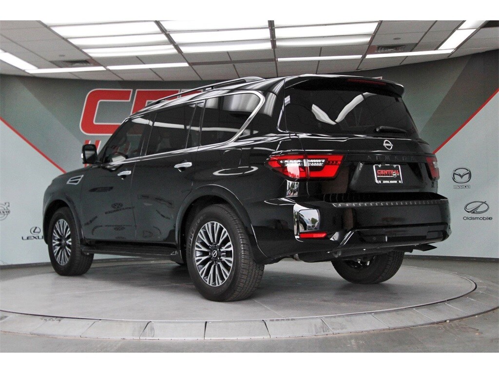 2023 Nissan Armada SL photo 3