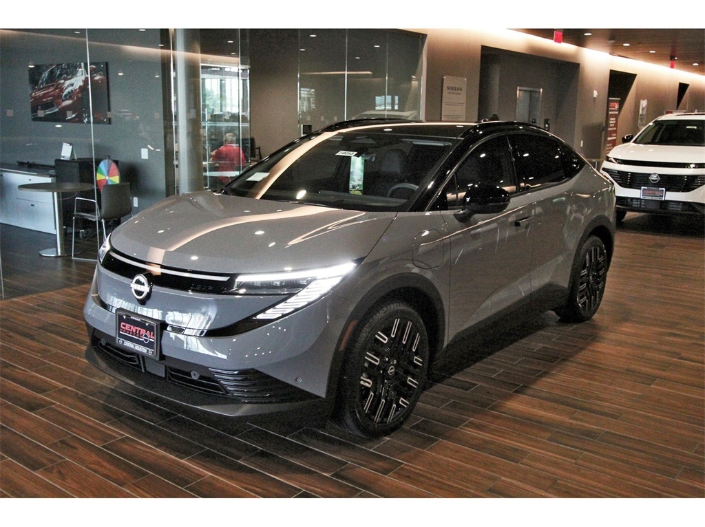 2026 Nissan Leaf photo 2