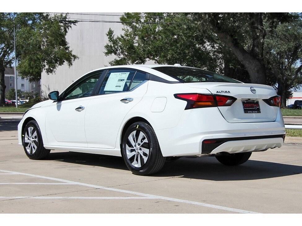 2025 Nissan Altima S photo 3