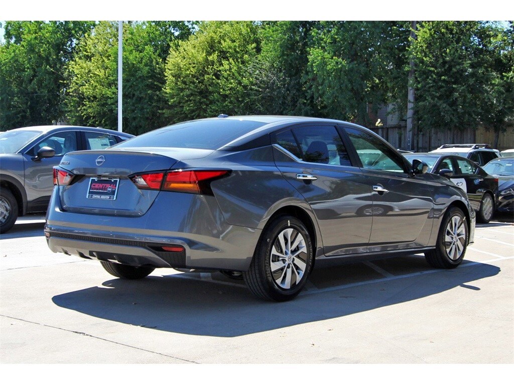 2025 Nissan Altima S photo 4