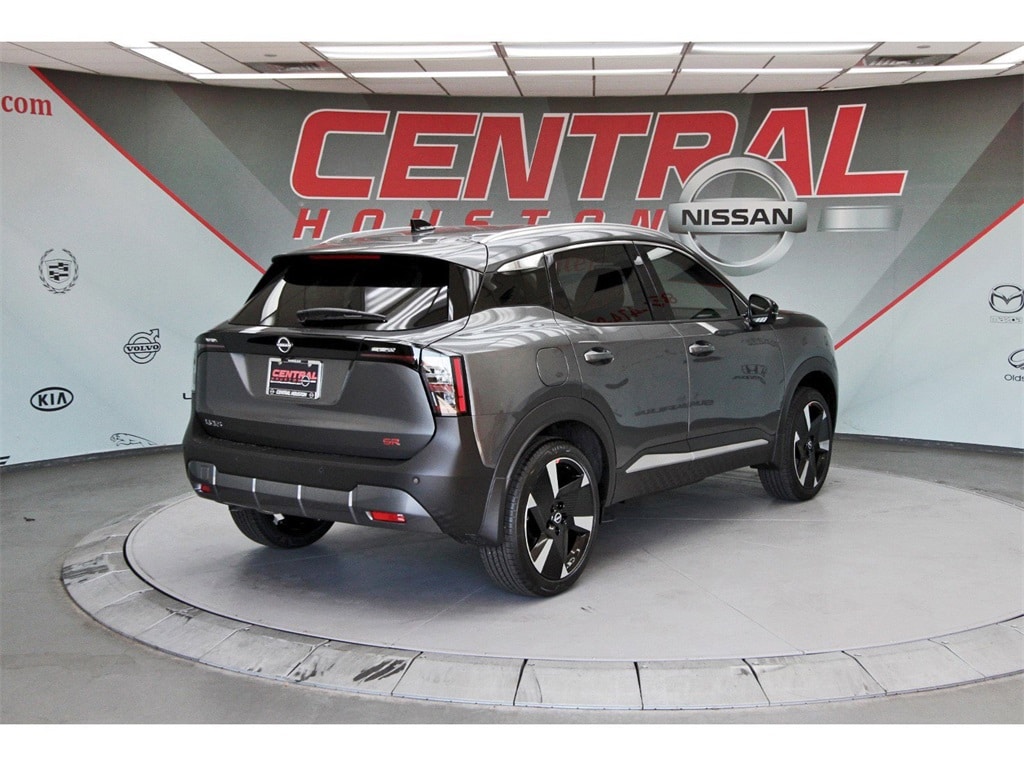 2026 Nissan Kicks SR photo 4