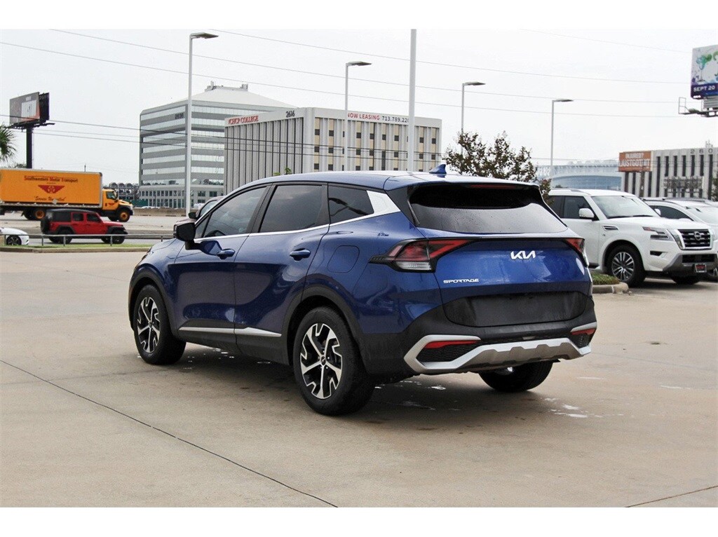 2023 Kia Sportage EX photo 3